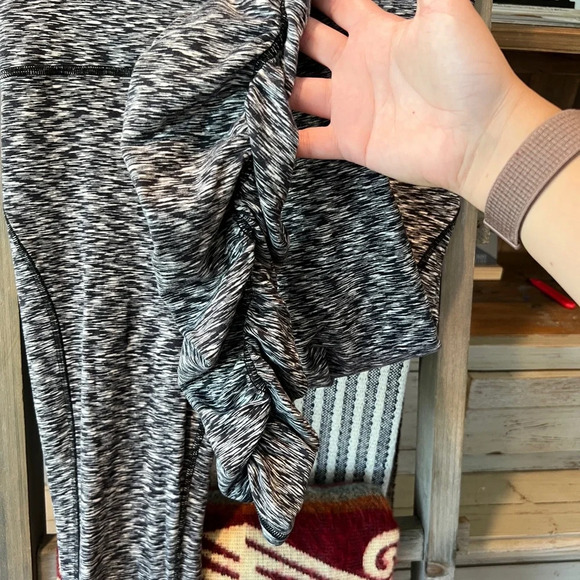 Lululemon women’s ready to rulu ruched tight 28” size 6 - Picture 3 of 11